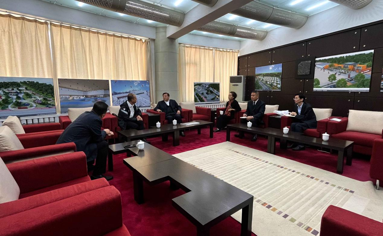 16.吉林省體育局訓(xùn)練競賽處主任及國信集團(tuán)相關(guān)領(lǐng)導(dǎo)出席南山體育項目合作洽談會(調(diào)色調(diào)).png 16.吉林省體育局訓(xùn)練競賽處主任及國信集團(tuán)相關(guān)領(lǐng)導(dǎo)出席南山體育項目合作洽談會(調(diào)色調(diào)).png