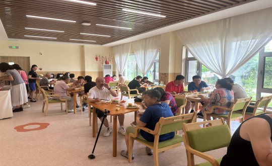 2024年8月10日，養(yǎng)老公司“親親鄰里食堂”盛大開業(yè)_副本.jpg